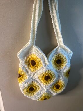 Handmade White and Yellow Sunflower Crochet Shoulder Bag